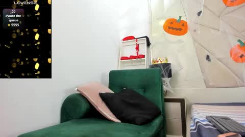 gio_lorenz online show from 10.23.25