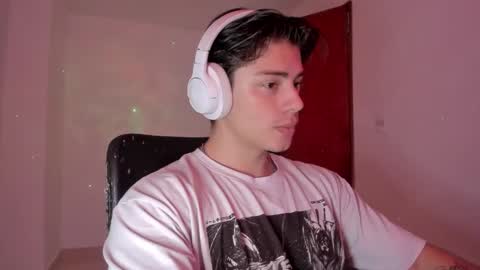 Snapshot of gio_russo chatting on 09.24.25 GioRusso online show from 09.24.25