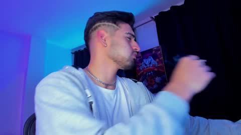 GIOMAR REYES online show from 01.06.25