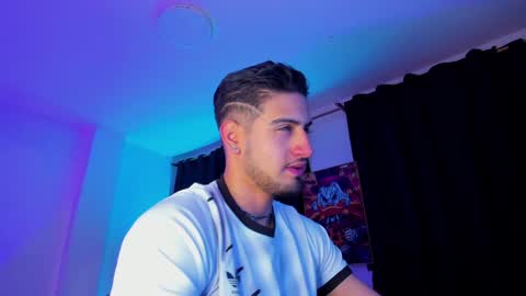 GIOMAR REYES online show from 01.07.25