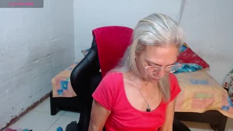 Snapshot of giorgia_xue53 chatting on 12.26.24 Mary online show from 12.26.24