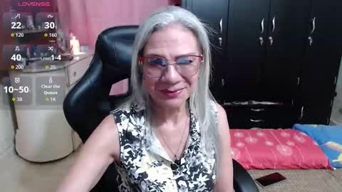 Snapshot of giorgia_xue53 chatting on 10.19.25 Mary online show from 10.19.25