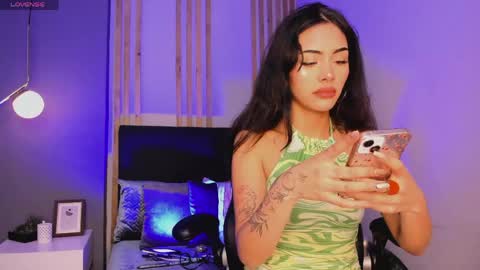 Snapshot of giovanna_oliveira chatting on 04.19.26 Giovanna online show from 04.19.26