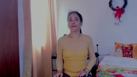 Snapshot of girasol_walton chatting on 12.12.24 Girasol Walton online show from 12.12.24
