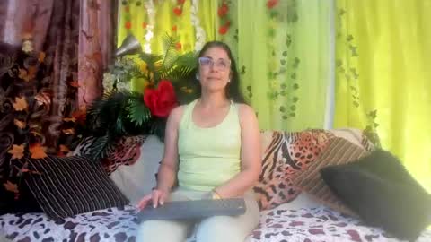 Snapshot of girasol_walton chatting on 05.31.26 Girasol Walton online show from 05.31.26