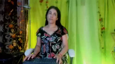 Snapshot of girasol_walton chatting on 06.28.26 Girasol Walton online show from 06.28.26