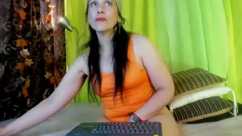 Snapshot of girasol_walton chatting on 07.14.26 Girasol Walton online show from 07.14.26