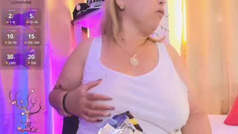 Girl Amada online show from 11.25.25