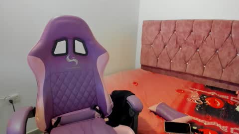Snapshot of girl_princess18 chatting on 04.28.26 girl_princess18 online show from 04.28.26