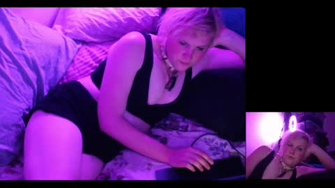 Snapshot of girldell chatting on 01.14.26 girldell online show from 01.14.26