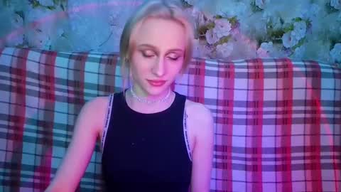 Snapshot of girlfriend_night chatting on 03.06.25 Seniya online show from 03.06.25