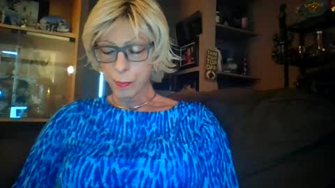 Snapshot of girlinrock chatting on 06.25.26 Girlinrock online show from 06.25.26