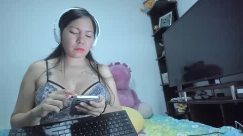 Snapshot of girlrock2024 chatting on 01.11.25 girlrock2024 online show from 01.11.25