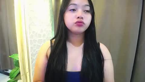 Snapshot of girlthatuneedxxx chatting on 02.16.26 Rhaine online show from 02.16.26