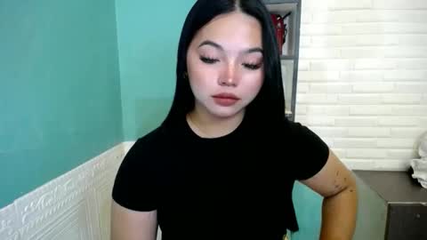 Snapshot of girlthatuneedxxx chatting on 03.17.26 Rhaine online show from 03.17.26