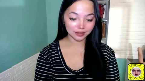 Snapshot of girlthatuneedxxx chatting on 03.25.26 Rhaine online show from 03.25.26