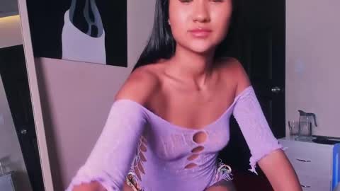 Snapshot of girlytiny chatting on 04.30.26 girlytiny online show from 04.30.26