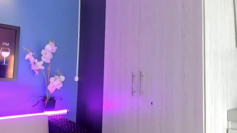     online show from 03.10.25