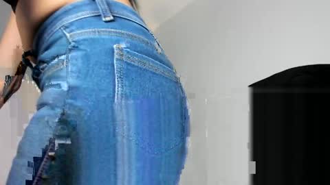 Snapshot of gisell_antonella chatting on 05.12.26 Gisell online show from 05.12.26