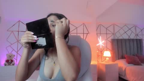 GISELLE ROLDAN online show from 02.26.25