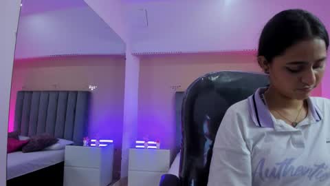 Snapshot of giselle_roldan chatting on 02.19.26 GISELLE ROLDAN online show from 02.19.26