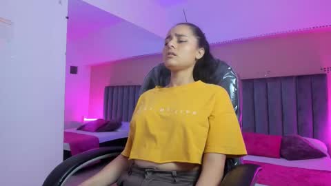 Snapshot of giselle_roldan chatting on 02.24.26 GISELLE ROLDAN online show from 02.24.26