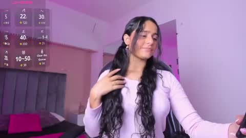 Snapshot of giselle_roldan chatting on 07.01.26 GISELLE ROLDAN online show from 07.01.26