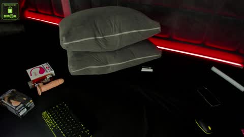 Snapshot of giselleparton chatting on 12.13.24 Giselle online show from 12.13.24