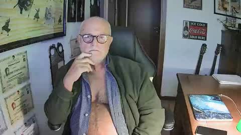 giutomma930394 online show from 11.01.25