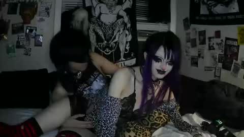 Snapshot of gl00my_gh0ul chatting on 04.18.26 Gloomy online show from 04.18.26