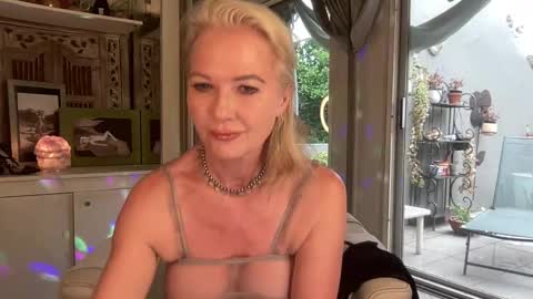 Gl1tter Barbie online show from 11.16.25