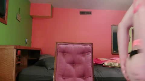 Snapshot of glamtransgoddess15 chatting on 10.26.25 glam trans goddess online show from 10.26.25