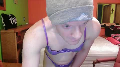 Snapshot of glamtransgoddess15 chatting on 12.18.25 glam trans goddess online show from 12.18.25