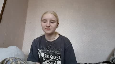 Snapshot of glennabeem chatting on 04.07.26 Laura online show from 04.07.26