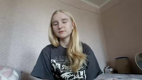 Snapshot of glennabeem chatting on 04.11.26 Laura online show from 04.11.26