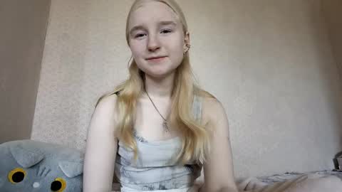 Snapshot of glennabeem chatting on 04.15.26 Laura online show from 04.15.26