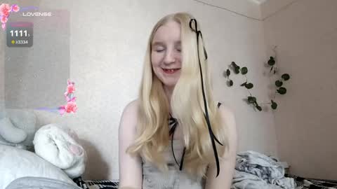 Snapshot of glennabeem chatting on 04.24.26 Laura online show from 04.24.26