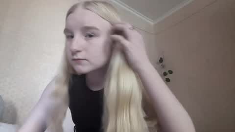 Snapshot of glennabeem chatting on 04.28.26 Laura online show from 04.28.26