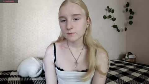 Snapshot of glennabeem chatting on 05.13.26 Laura online show from 05.13.26
