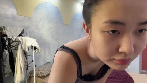 Mia online show from 04.14.26