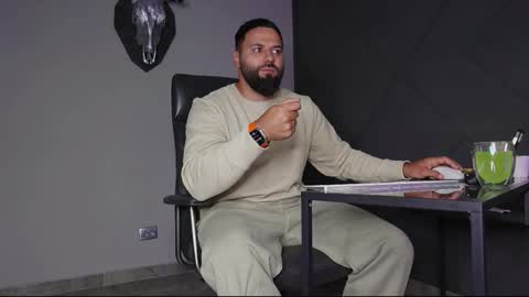 Matthew .. for short call me Matt online show from 09.20.25