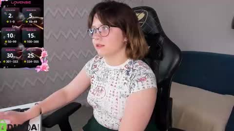 Snapshot of glimmer_goddesss chatting on 09.13.25 glimmer_goddesss online show from 09.13.25