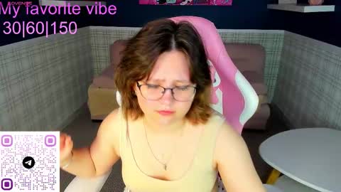 Snapshot of glimmer_goddesss chatting on 10.14.25 glimmer_goddesss online show from 10.14.25