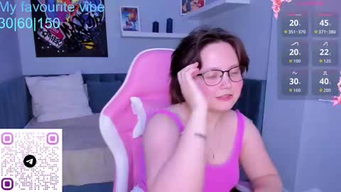 Snapshot of glimmer_goddesss chatting on 10.19.25 glimmer_goddesss online show from 10.19.25
