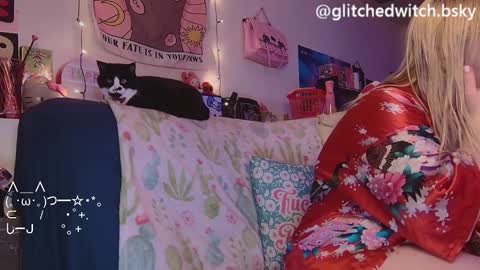 Snapshot of glitchwitch chatting on 01.19.25 Glitch online show from 01.19.25