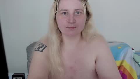 Snapshot of glitchwitch chatting on 09.19.25 Glitch online show from 09.19.25