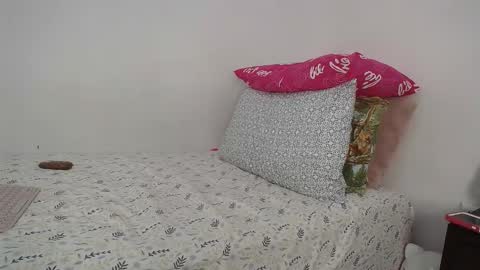 Snapshot of glitterwater chatting on 02.28.26 suzy online show from 02.28.26