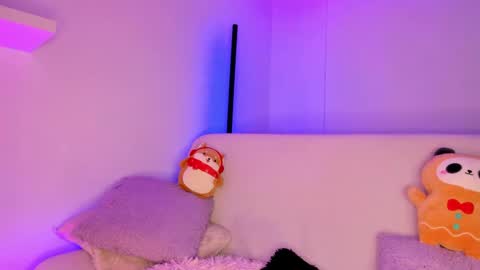 Snapshot of gloomydoll chatting on 12.14.24 Mimi online show from 12.14.24