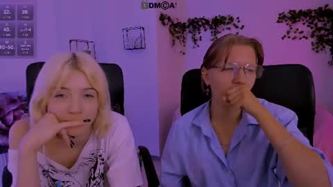Snapshot of gloria_bubble chatting on 06.22.26 your dream online show from 06.22.26