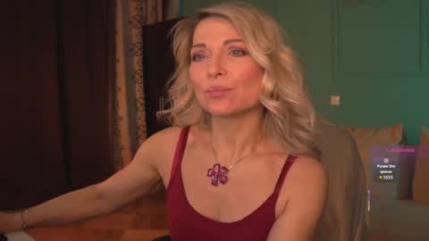 Snapshot of gloria_lovely chatting on 04.24.26 Gloria online show from 04.24.26
